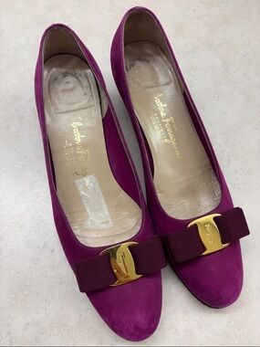 Salvatore Ferragamo fuchsia suede bow flats with gold plaque